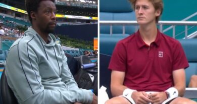 Miami Open stars resume match 30 mins after returning to court as fans boo strange scenes | Tennis | Sport