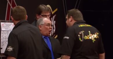 Premier League Darts star confronted ref and grabbed his arm after mid-match bust-up | Other | Sport