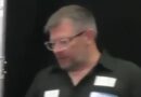 James Wade farts on stage again as darts match stopped and ref steps in | Other | Sport