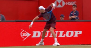 Jack Draper destroys sponsor board and winces in pain as umpire issues Queen’s warning | Tennis | Sport