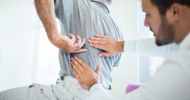 Chiropractor vs. spine doctor: Expert reveals benefits, risks of back treatments