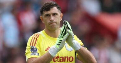 Man Utd strike Emi Martinez agreement as transfer moves a step closer | Football | Sport