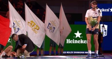 Shanghai Masters runner-up falls off stage during trophy ceremony as rival pleads for help | Tennis | Sport