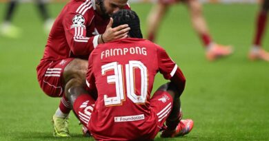 Liverpool rocked by new injury as Frimpong forced off vs Eintracht Frankfurt | Football | Sport
