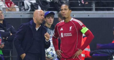 Liverpool boss Arne Slot addresses Virgil van Dijk’s team meeting | Football | Sport