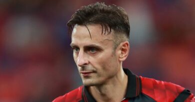 Man Utd icon was held hostage in restaurant in bid to force transfer exit | Football | Sport