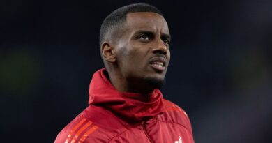 Liverpool’s major Alexander Isak injury update as Slot issues warning | Football | Sport