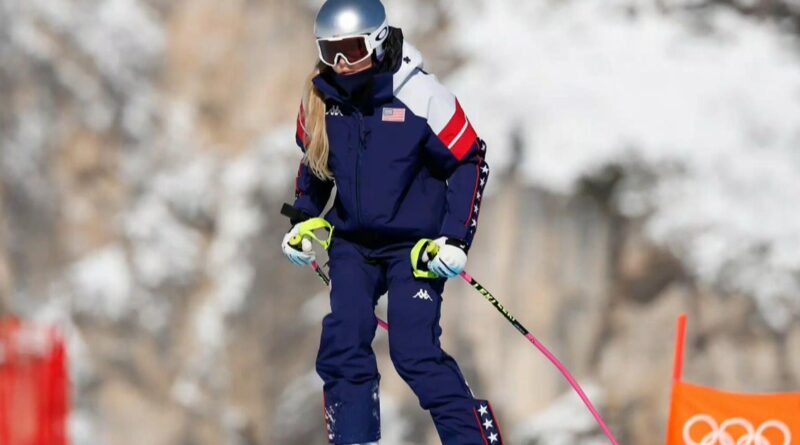 Lindsey Vonn undergoes surgery after crashing, breaking leg in race at Winter Olympics