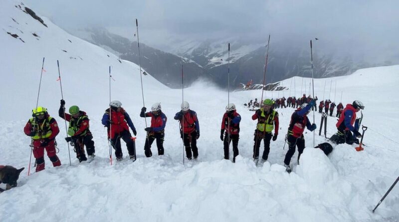 2 skiers killed, 5 hurt in northern Italy avalanche 2 skiers killed, 5 hurt in northern Italy avalanche
