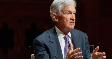 Amid tough job market for young Americans, Fed Chair Powell tells students not to despair Amid tough job market for young Americans, Fed Chair Powell tells students not to despair