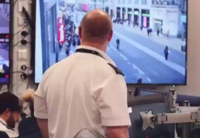 Police target London phone-snatching gangs