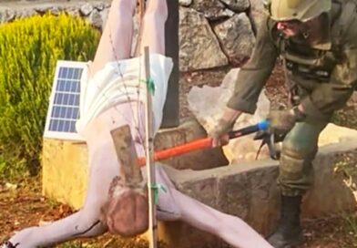 Israeli soldier strikes Jesus statue in Lebanon, photo shows