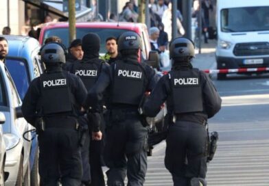 ‘Several people injured’ after horror knife attack in major city as police swarm centre | World | News