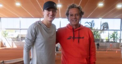 Boris Becker has his say on Iga Swiatek turning to Emma Raducanu mentor | Tennis | Sport