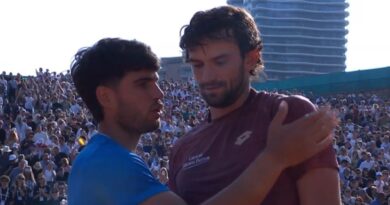 Carlos Alcaraz shows true colours with gesture after beating Monte Carlo crowd favourite | Tennis | Sport