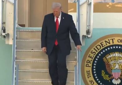 Trump ‘limps’ down stairs with ‘swollen ankles’ as health fears soar – ‘Clearly not well’ | World | News Trump ‘limps’ down stairs with ‘swollen ankles’ as health fears soar – ‘Clearly not well’ | World | News