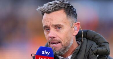 Prem icon threatens to ‘throw a right hook’ if he sees manager again | Football | Sport