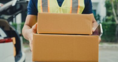 Major UK delivery company, burger chain and 5 more in administration