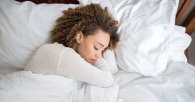 Sleep posture and pillow use may affect eye health and glaucoma risk