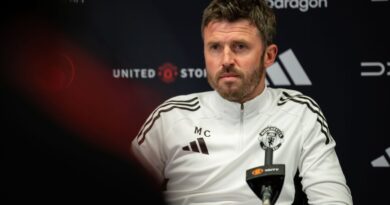 Michael Carrick ‘disappointed’ as Man Utd boss reacts to controversial Man City call | Football | Sport