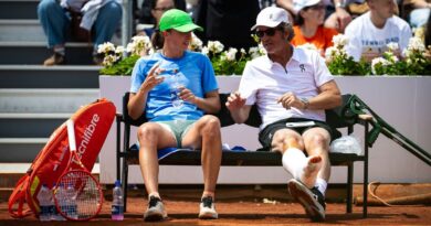 Iga Swiatek explains how she left her coach in crutches and needing surgery after £86 bet | Tennis | Sport