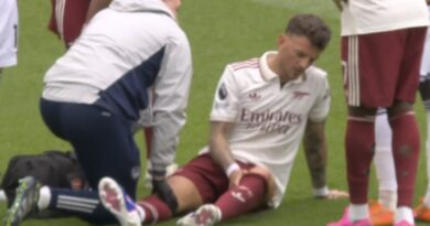 Arsenal major injury blow as Gary Neville fumes ‘he can’t do that’ | Football | Sport