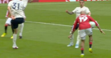 Premier League explain Man Utd controversy as referee overrules VAR to give goal | Football | Sport