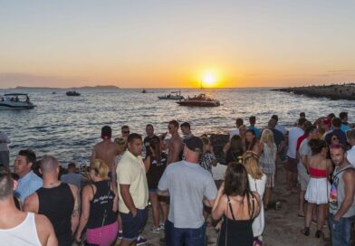 Spain holiday island to slap Brits with £650 fines for taking tops off | World | News Spain holiday island to slap Brits with £650 fines for taking tops off | World | News