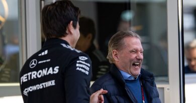 Jos Verstappen seen chatting to Toto Wolff as Red Bull boss responds | F1 | Sport