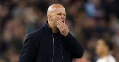 Liverpool news: Arne Slot sack intruction issued as key man in U-turn | Football | Sport