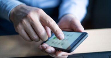 Martin Lewis says anyone with mobile phone should dial code