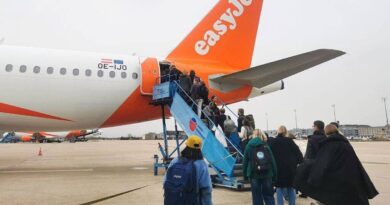 easyJet passenger orders chocolate and can’t believe what arrives easyJet passenger orders chocolate and can’t believe what arrives