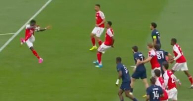 Bukayo Saka gets away with ‘blatant handball’ as Arsenal star sparks outrage | Football | Sport