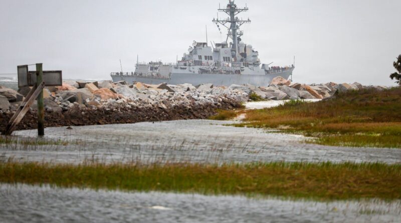 U.S. destroyers face second round of Iranian attacks