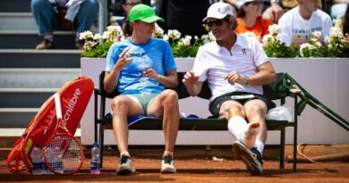 Iga Swiatek explains how she left her coach in crutches and needing surgery after £86 bet | Tennis | Sport