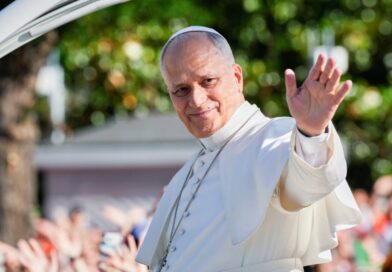 1 million people flood Madrid streets to see the pope’s flower-carpeted procession 1 million people flood Madrid streets to see the pope’s flower-carpeted procession