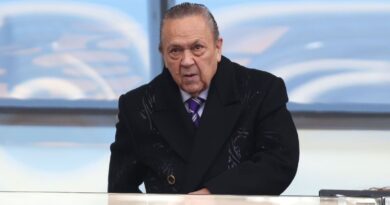 David Sullivan steps down from West Ham roles after ‘historic allegations’ | Football | Sport