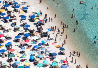 Fury in Italy as beach bans under 65s from taking umbrellas | World | News