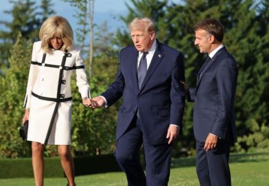 Trump slammed for ‘creepy’ moment with Macron’s wife Brigitte – ‘Disgusting’ | World | News