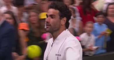 Matteo Berrettini sprints to chase Stan Wawrinka after Wimbledon star walks off | Tennis | Sport