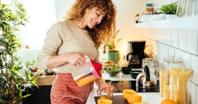 Higher vitamin C levels linked to healthier brain structure, study finds