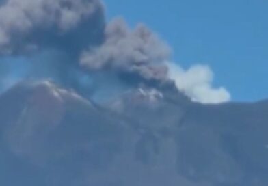 Mount Etna LIVE: Eruption sparks panic in Sicily as Catania Airport cancels flights | World | News