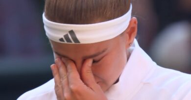 Wimbledon runner-up stops interview and apologises to Annabel Croft | Tennis | Sport