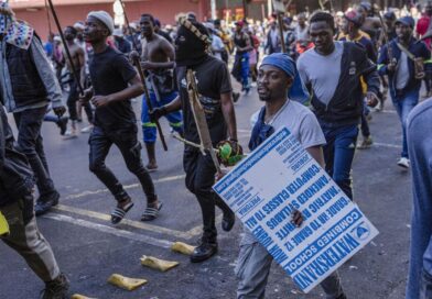 Furious South Africans ‘arrest all foreigners on sight’ in angry protest | World | News