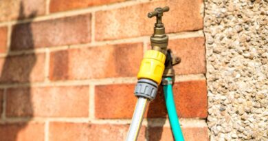Homeowner livid after neighbour sneaks into garden to use tap | UK | News Homeowner livid after neighbour sneaks into garden to use tap | UK | News