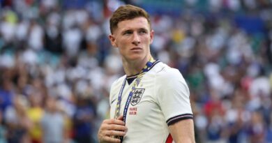 Elliot Anderson brutally mocks Man Utd with three-word City message | Football | Sport