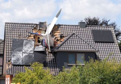 Horror as plane crashes into house with wing hanging out of roof | World | News Horror as plane crashes into house with wing hanging out of roof | World | News