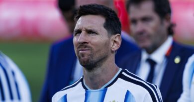 Lionel Messi shows true colours to Man Utd and Chelsea duo after Argentina tears | Football | Sport