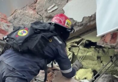 Desperate search for earthquake survivors 