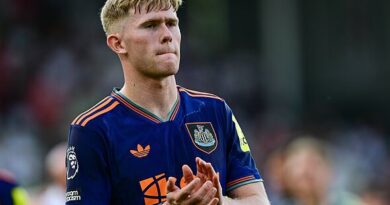 Man Utd get Lewis Hall transfer response as he leaves Newcastle training camp early